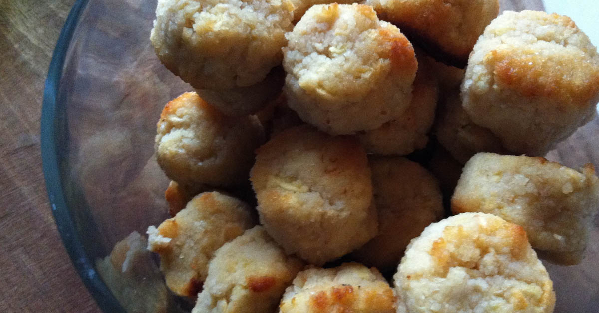 Biscotti con mela e farina di mandorle